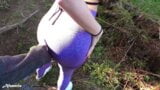 Freundin lutscht riesigen Schwanz und fickt Doggystyle im Wald - POV snapshot 11