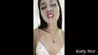 Bermain dengan air liur, meludah, ngiler menetes | xHamster