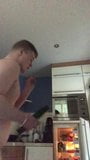 Joven gay crossboy folla culo con pepino snapshot 1