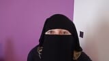 Tanzen in burka und niqab in nackten füßen und masturbieren snapshot 3