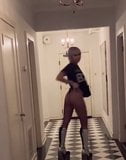 Koridorda bir tanga içinde Miley cyrus snapshot 2