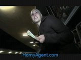 Geiler Agent, voller Sex in einem Zug mit einer heißen Blondine snapshot 3