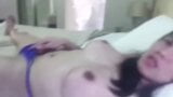 Linda transsexual brinca com seu pau de 7 polegadas em sua cama snapshot 3