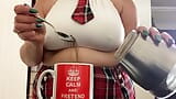 Madrastra cachonda saca sus grandes tetas naturales para un café caliente snapshot 1