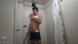 Chico lindo con culo enorme se toca en el baño público snapshot 2