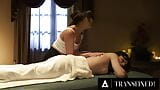 TRANSFIXED - La masseuse Whitney Wright chevauche la bite de sa cliente trans Ariel Demure pour une relaxation ultime snapshot 4