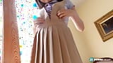 Adolescenta Aubrey Star își scoate uniforma de elevă pentru a se expune snapshot 2