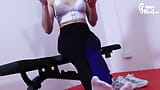 POV-fitnessstudio-perverse muss ihre verschwitzten socken riechen snapshot 7