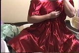 Rote Masturbation im Partykleid snapshot 14