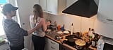 O soră vitregă adolescentă de 18 ani s-a futut în bucătărie în timp ce familia nu este acasă snapshot 3