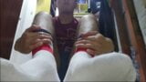 Pasando una buena noche con mis pies cansados snapshot 3