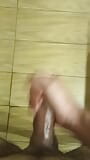 Tiener (18+) enorme cumshot en masturbatievideo snapshot 3