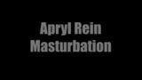 Сексуальная маленькая латина Apryl Rein трется и жестко трахает пальцами ее киску, пока не достигнет мокрого оргазма snapshot 1