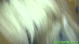 Gezogene Blondine strippt und lutscht Schwanz snapshot 7