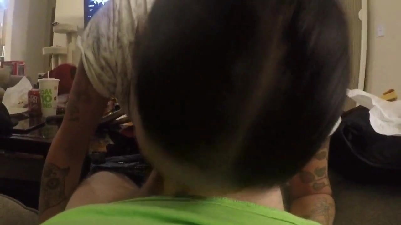 Un bel bocchino con ingoio dalla moglie del mio capo