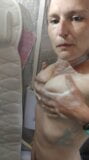 セクシーなせっけんシャワーのシーンで完璧な貧乳と遊ぶ超ホットなヒッピー美女 snapshot 7