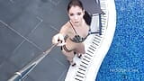 Nena flaca Lovenia Lux juega con su coño mojado durante hacer una selfie al aire libre snapshot 3