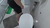 Caméra de toilette regardant une femme potelée mature pisser. ASMR. PAWG. Fétiche amateur. Trentenaire. BBW. Fait maison. Voyeur. snapshot 9