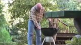 Papa draagt een barbecue snapshot 1