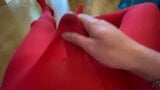 Klaarkomen op mijn rode nylon panty snapshot 8