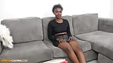 Nena negra en casting de bikini recibe una gran polla y corrida - casting africano snapshot 2