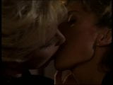金髪とブルネットのレズビアン女性がまんこを食べて毛深いまんこにディルドを使う snapshot 1