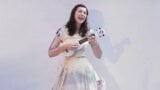 Lisa hannigan blir stänkad, färgad och täckt av färg snapshot 2