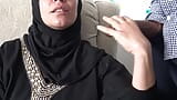 Iraquiana árabe esposa chupando pau preto grande em Londres snapshot 1