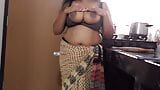 Indische Stiefmutter Disha - Küchen-Striptease & Fick mit Stiefsohn snapshot 3