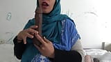 Algerian slut wants to fuck every day while she's pregnant snapshot 5