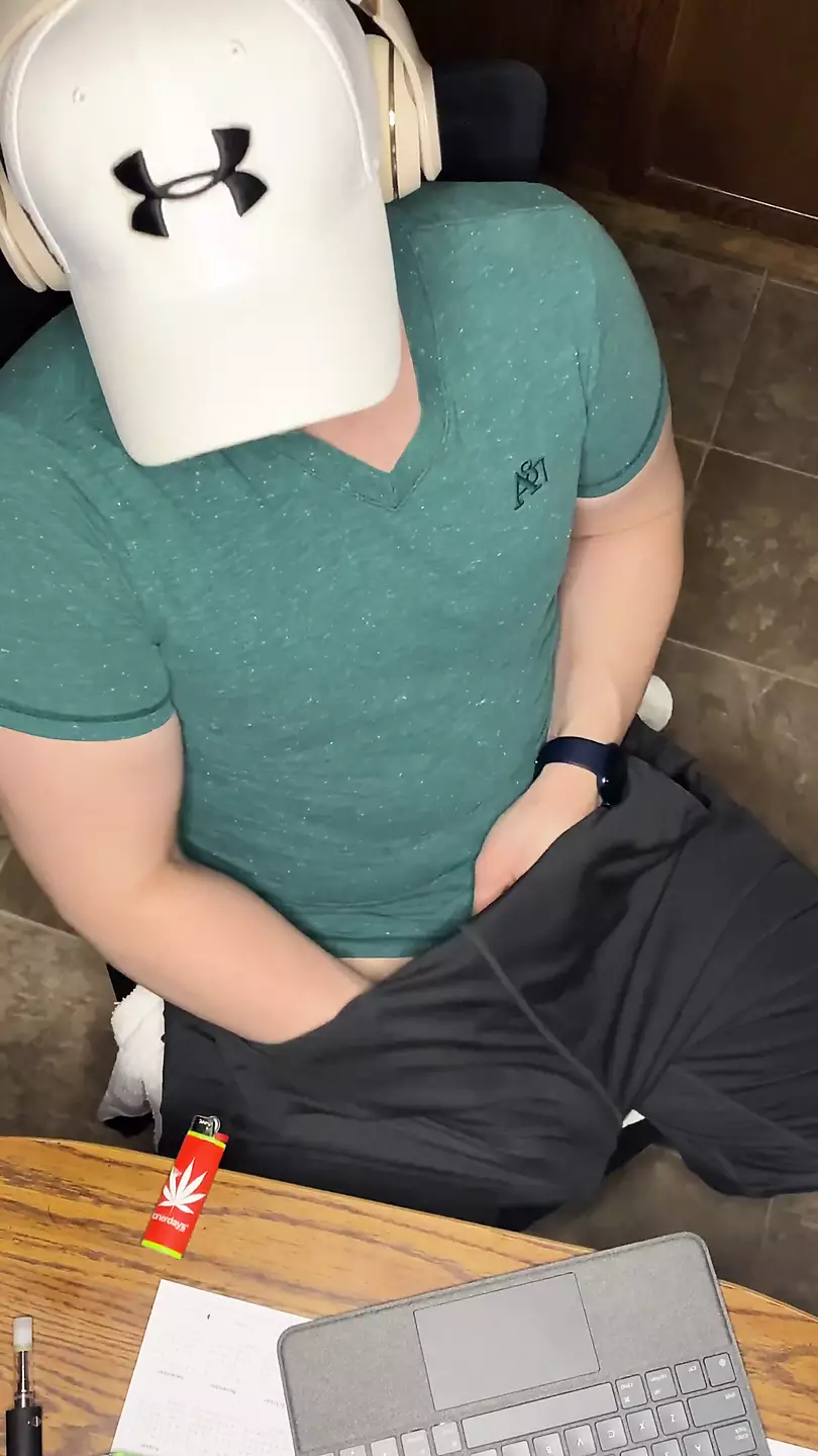 Bating my dick i köket