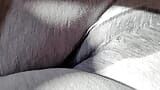 Je crache et caresse la chatte sexy de Cameltoe snapshot 13