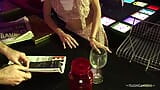 Une belle bombasse blonde se fait baiser la bouche et la chatte dans le bar snapshot 2