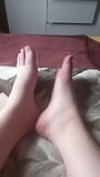 Feliz de mostrar mis pies y dedos de los pies snapshot 2