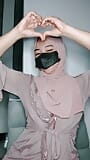 Cewek Jilbab Nyobain Masturbasi Anal snapshot 5