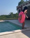 Croatina ragazza ivana culo sexy in piscina snapshot 2