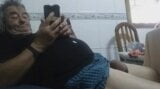 Abuelo golpe en webcam snapshot 9