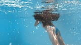 Avondmaal hete magere Hongaarse babe Lana zwemmen snapshot 1