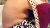 Nudista gordita gf, topless relajante muestra sus tetas pezones snapshot 5