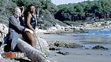 Follando en la playa con una espectacular joven negra de cuerpo aceitado: Nancy Love snapshot 1