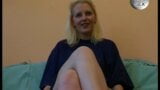 La masturbation en solo d'une blonde naturelle à la maison snapshot 4