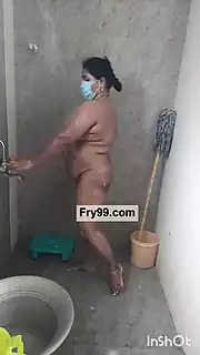 Tamil Aunty Hot Bath and Dirty Talk: Indian Xmas Porn | xHamster