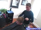 Homosexueller Friseur fickt seinen Jock-Kunden snapshot 1