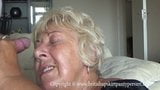 Британская зрелая принимает огромный камшот на лицо в ее собственном доме в любительском видео snapshot 15