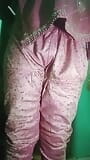 Travestito gay indiano gaurisissy xxx sesso in salwar rosa kurta spremendo le sue grandi tette snapshot 10