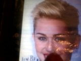 Miley Cyrus ejaculare cu păr scurt snapshot 5