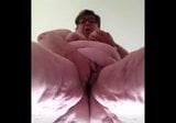 Perverse geile Oma masturbiert snapshot 9