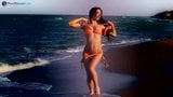 Mia Diamond si masturba erotica e sensuale sulla spiaggia snapshot 5