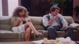 Klassische Tracey Adams mit dicken Titten fickt auf der Couch (4k gehoben) snapshot 1