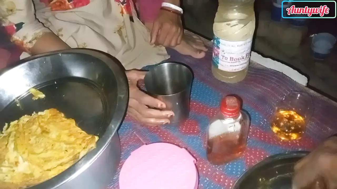 Mousumi aunty ke sath quarter dekar party ke Nashe mein khoob chudai hua |  xHamster